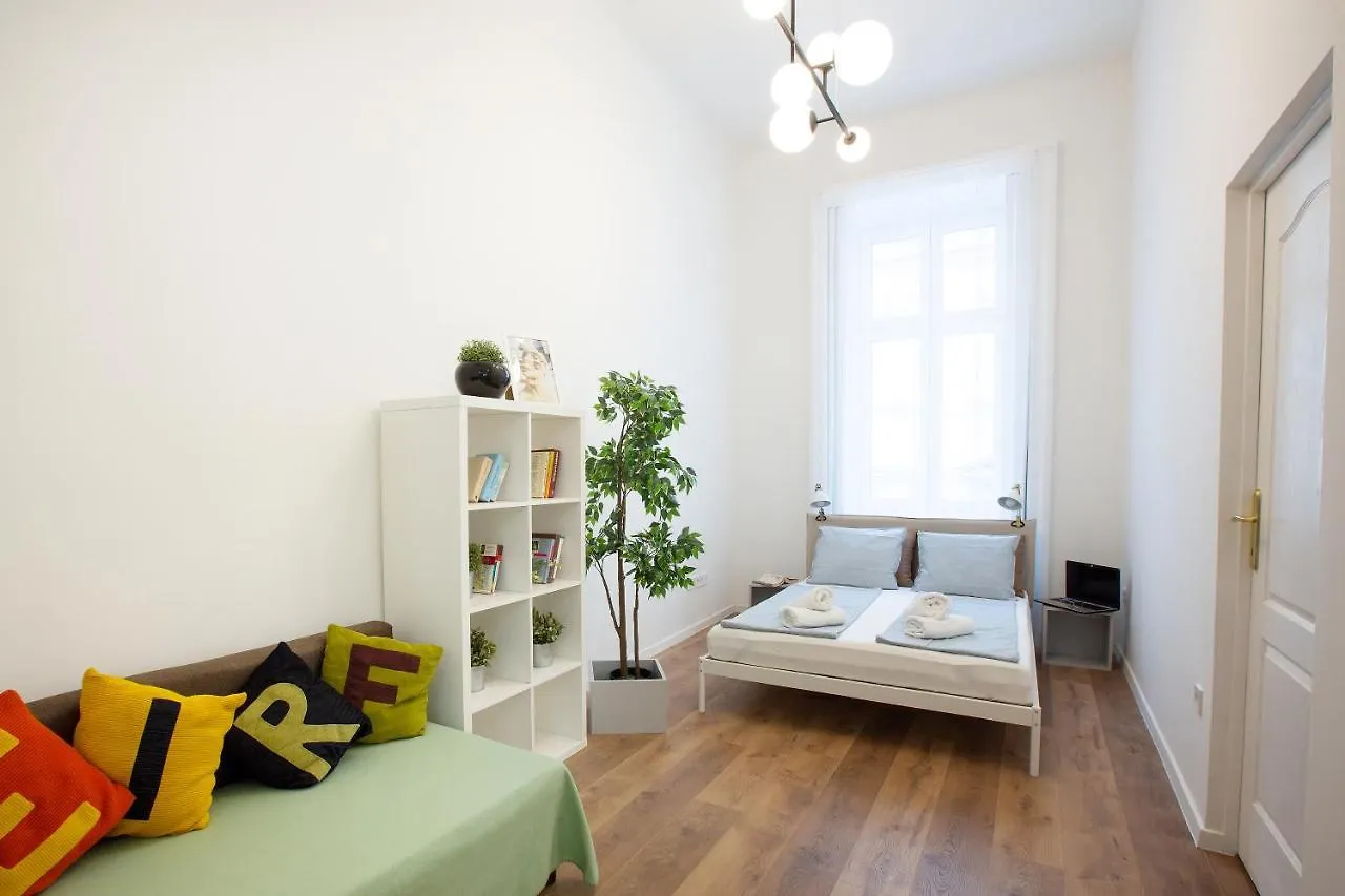 Friends Hostel & Apartments بودابست المجر