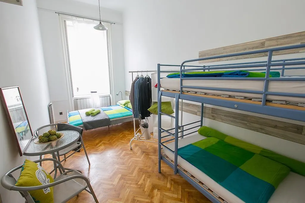 Friends Hostel & Apartments بودابست 0*,